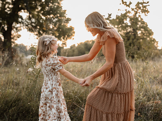 FAMILY PHOTO STYLING: Why Mom's Look Sets the Tone