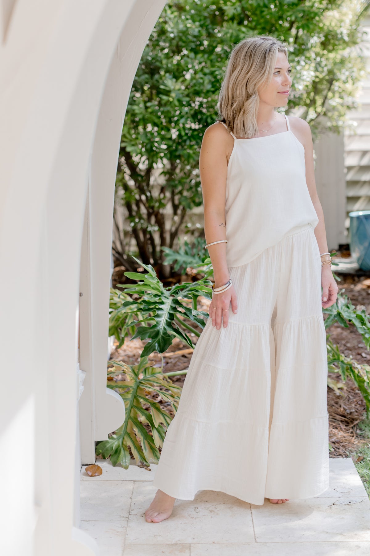 INDIE BLUE Women Women's Cassie Top (soft white linen)
