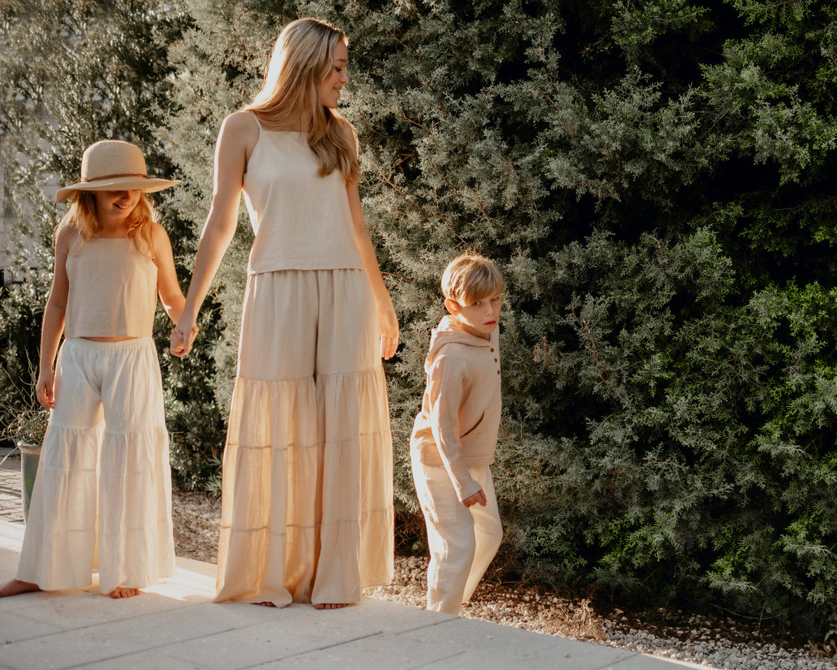 INDIE BLUE Women Women's Cassie Top (almond soft linen)