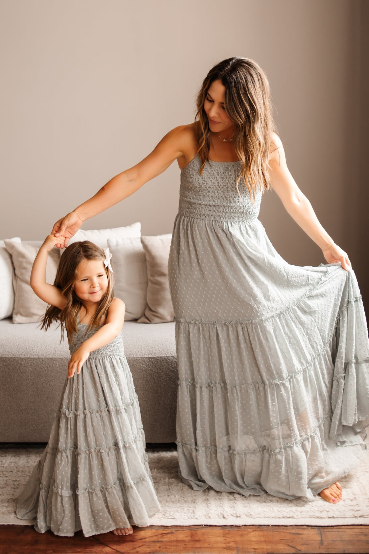 INDIE BLUE Women Women's Vera Flow Dress (sage swiss dot)
