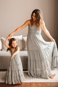 INDIE BLUE Women Women's Vera Flow Dress (sage swiss dot)