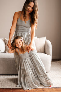 INDIE BLUE Women Women's Vera Flow Dress (sage swiss dot)