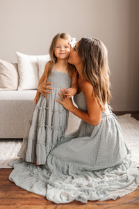 INDIE BLUE Women Women's Vera Flow Dress (sage swiss dot)