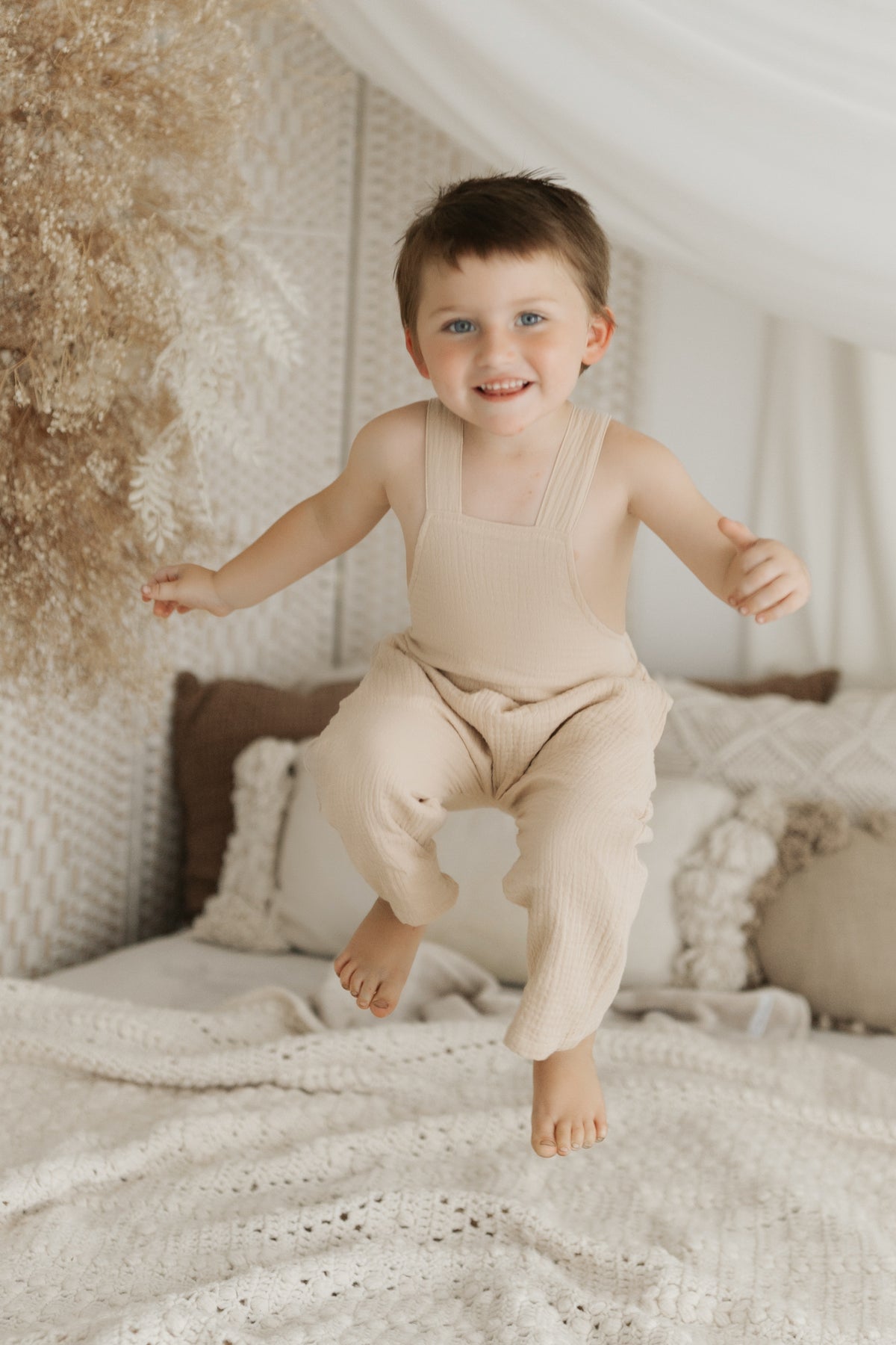 INDIE BLUE Boys Grady Romper (latte muslin)
