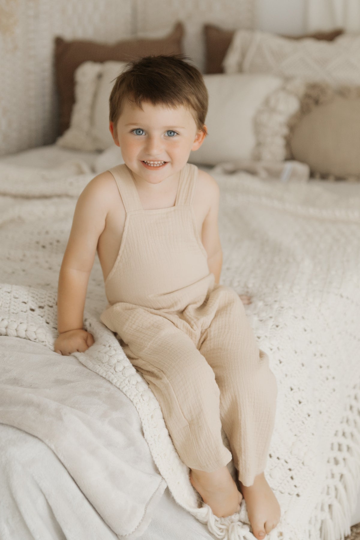 INDIE BLUE Boys Grady Romper (latte muslin)