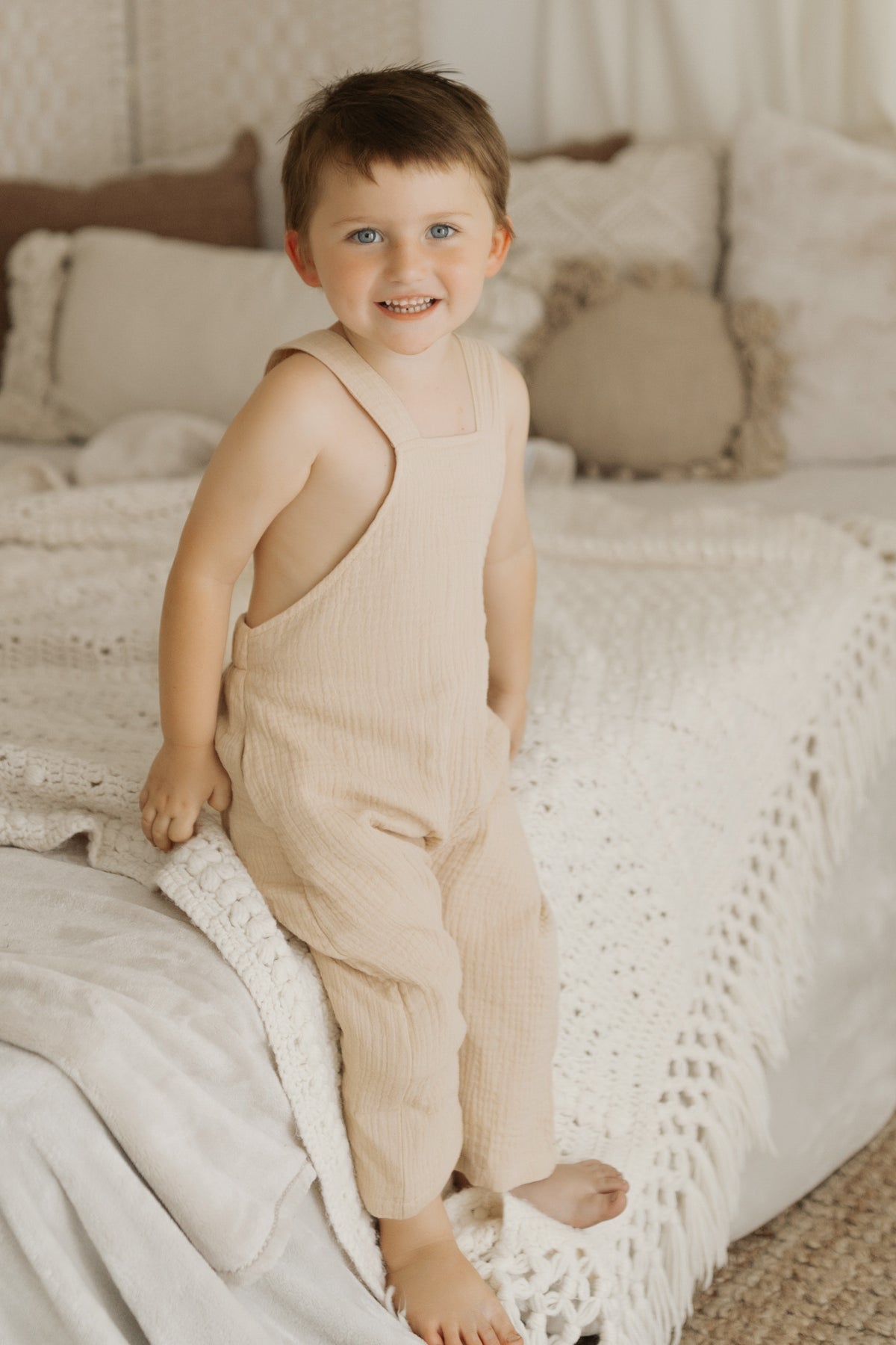 INDIE BLUE Boys Grady Romper (latte muslin)
