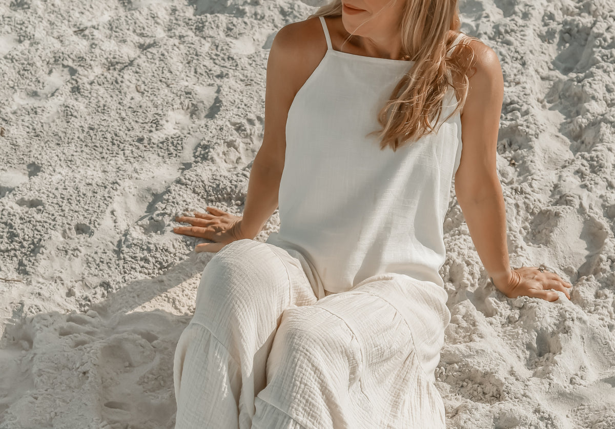 INDIE BLUE Women Women's Cassie Top (soft white linen)