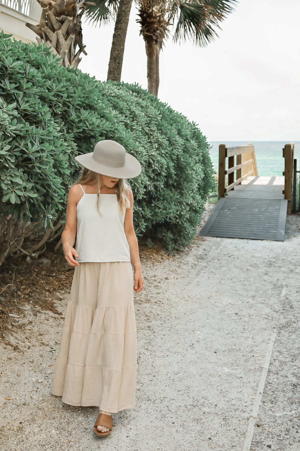 INDIE BLUE Women Women's Cassie Top (almond soft linen)