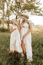 Load image into Gallery viewer, Women&#39;s Marabella (natural swiss dot)