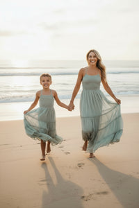 INDIE BLUE Women Women's Vera Flow Dress (sage swiss dot)