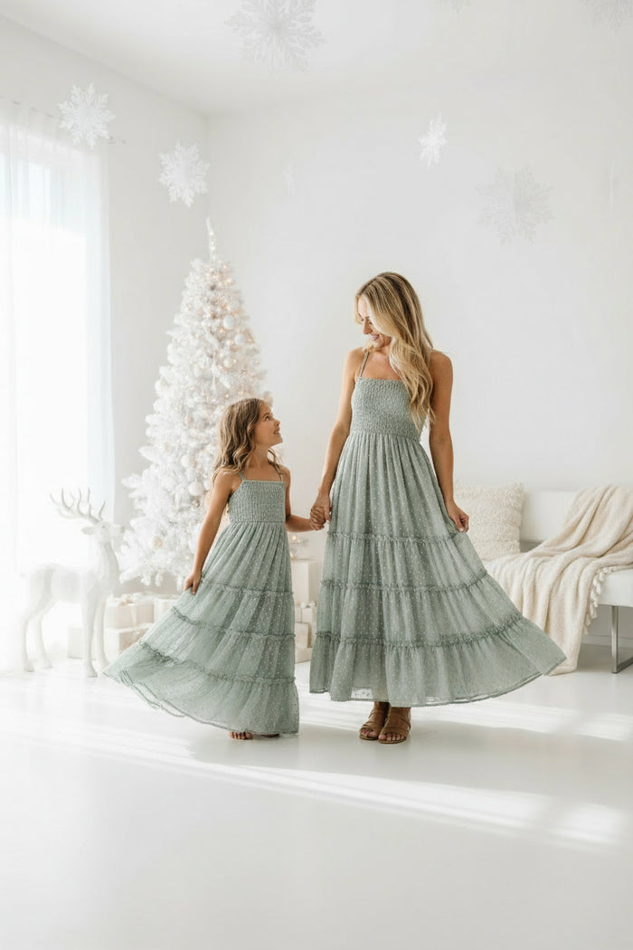 INDIE BLUE Women Women's Vera Flow Dress (sage swiss dot)