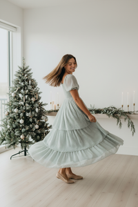 INDIE BLUE Women Women's Willa Maxi Dress (sage swiss dot)