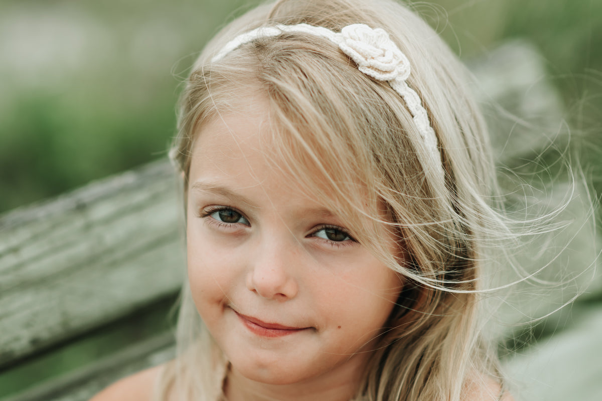 Small Flower Crochet Headband (cream)